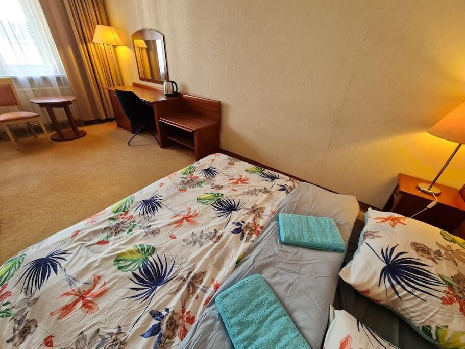 10q - Z6 706 Apartment *